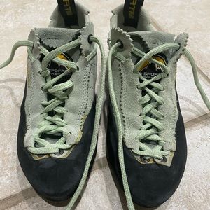 La Sportiva Mythos climbing shoes size 37 (US 6)
